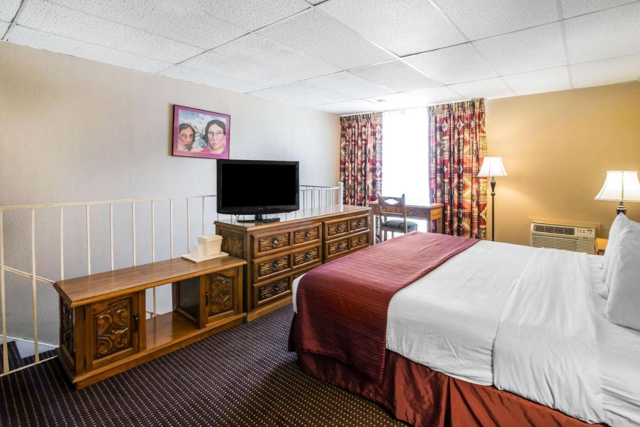 Quality Inn Таос Экстерьер фото