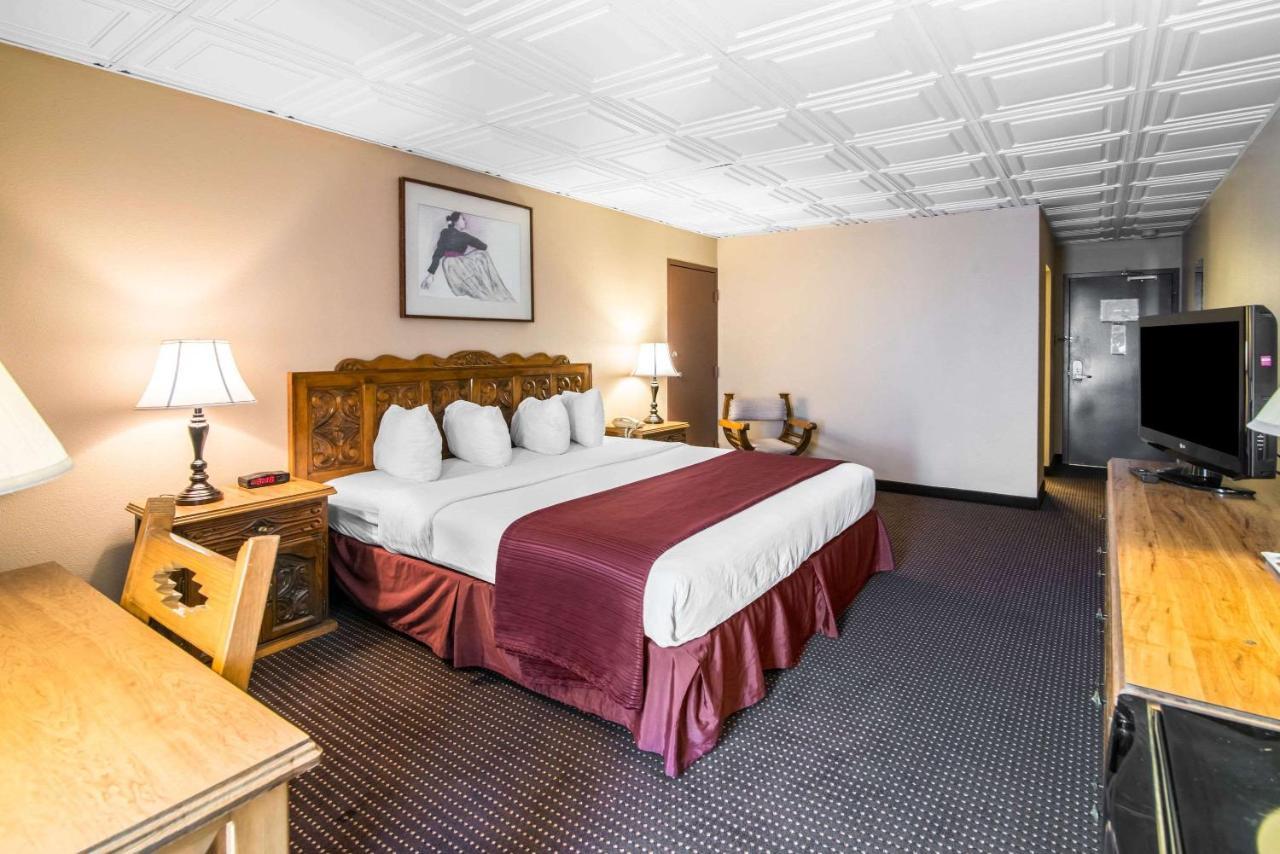 Quality Inn Таос Экстерьер фото